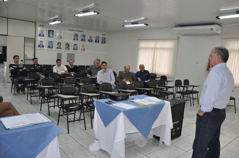 Vereadores Junior Gurtat e Daniel Giacobo participam de decisões importantes em Reunião do COMUTTRAM.
