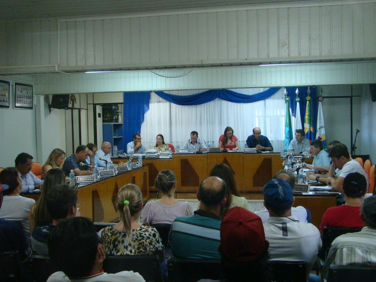 Vereadores aprovam o orçamento do município de Laranjeiras do Sul para o exercício financeiro de 2015