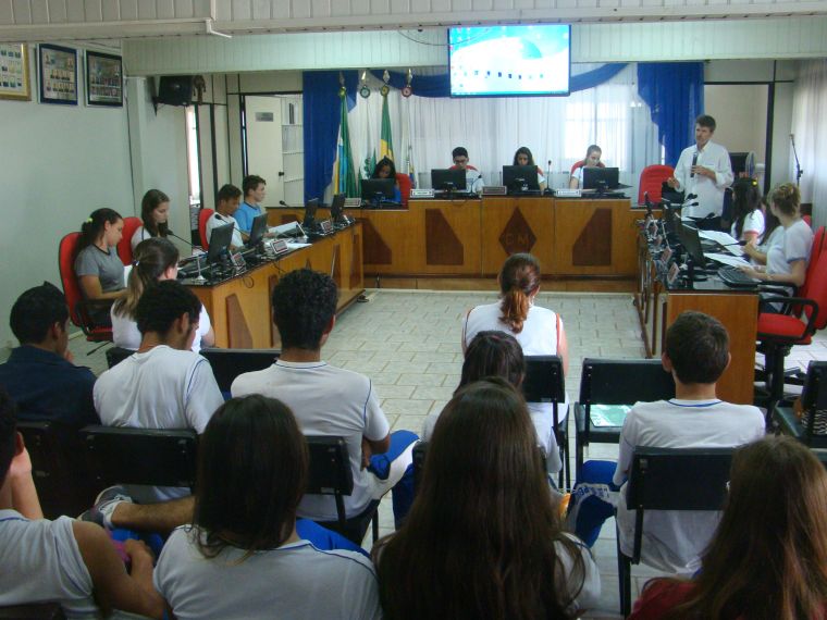 PRIMEIRA SESSÃO DOS VEREADORES MIRINS CONTA COM A CASA CHEIA E MUITO TRABALHO