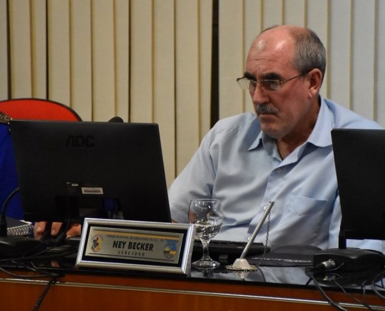 Ney Becker solicita pavimentação para ruas do Jabuticabal