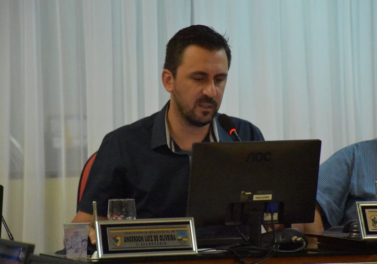 Prof. Anderson solicita incentivo a empresas que apoiarem o esporte no município