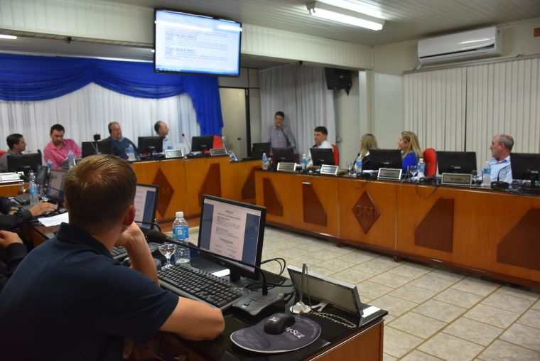 Sessão 013/2017 debate contratação de crédito para pavimentação asfáltica