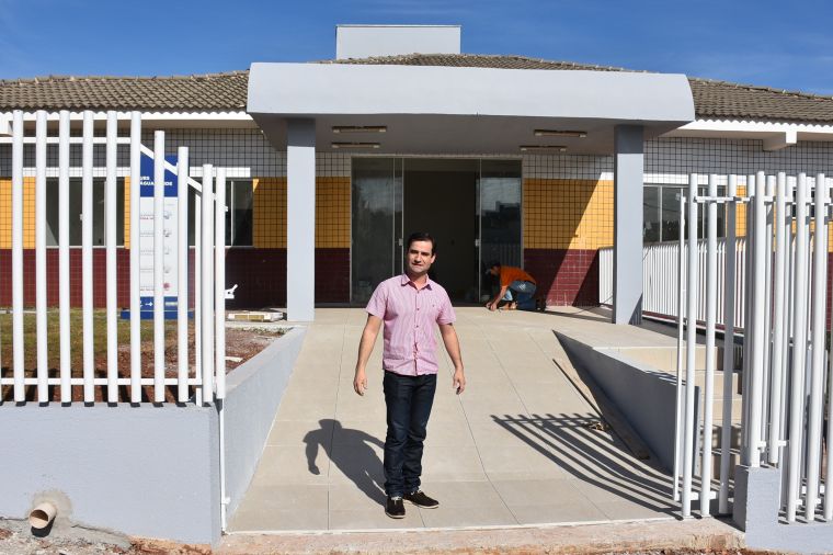 Valdivino de Oliveira visita quadra do BNH e Unidade de Saúde do Água Verde