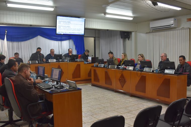 Vereadores propõem abono alusivo ao Dia do Servidor Público